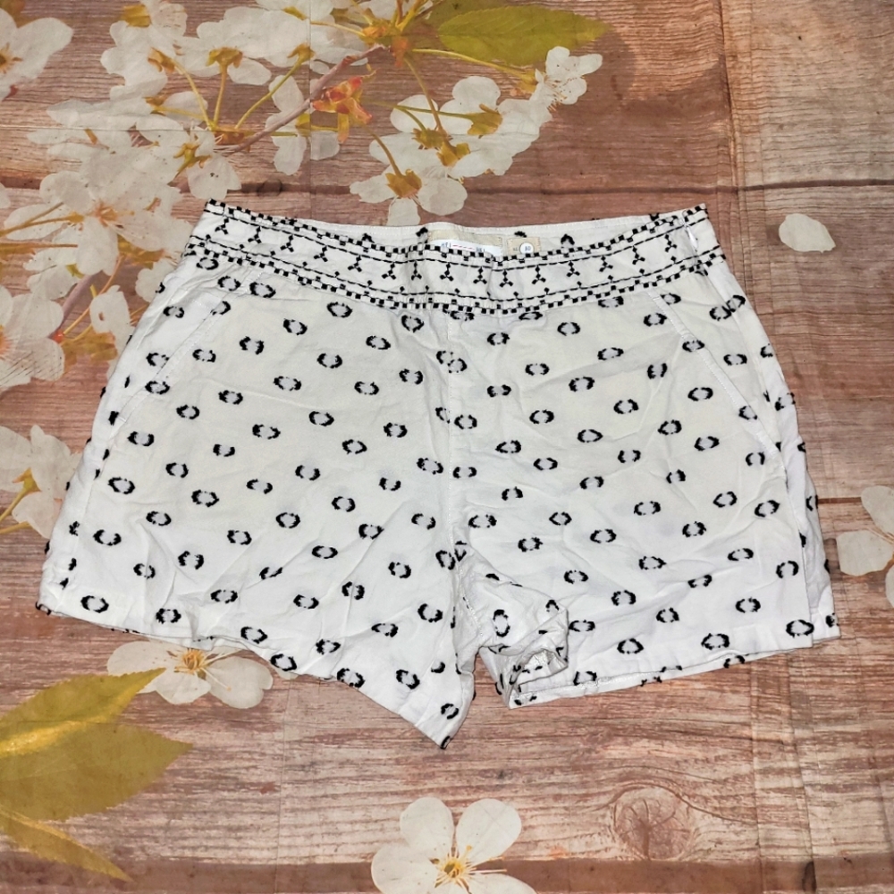 ⭐️ Anthropologie HEI-HEI White shorts